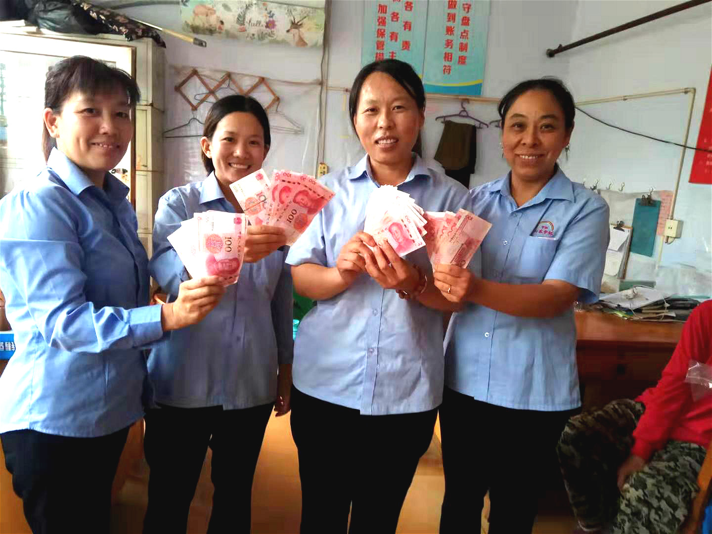 【看片软件APP颜料】|中秋福相伴，好礼致员工